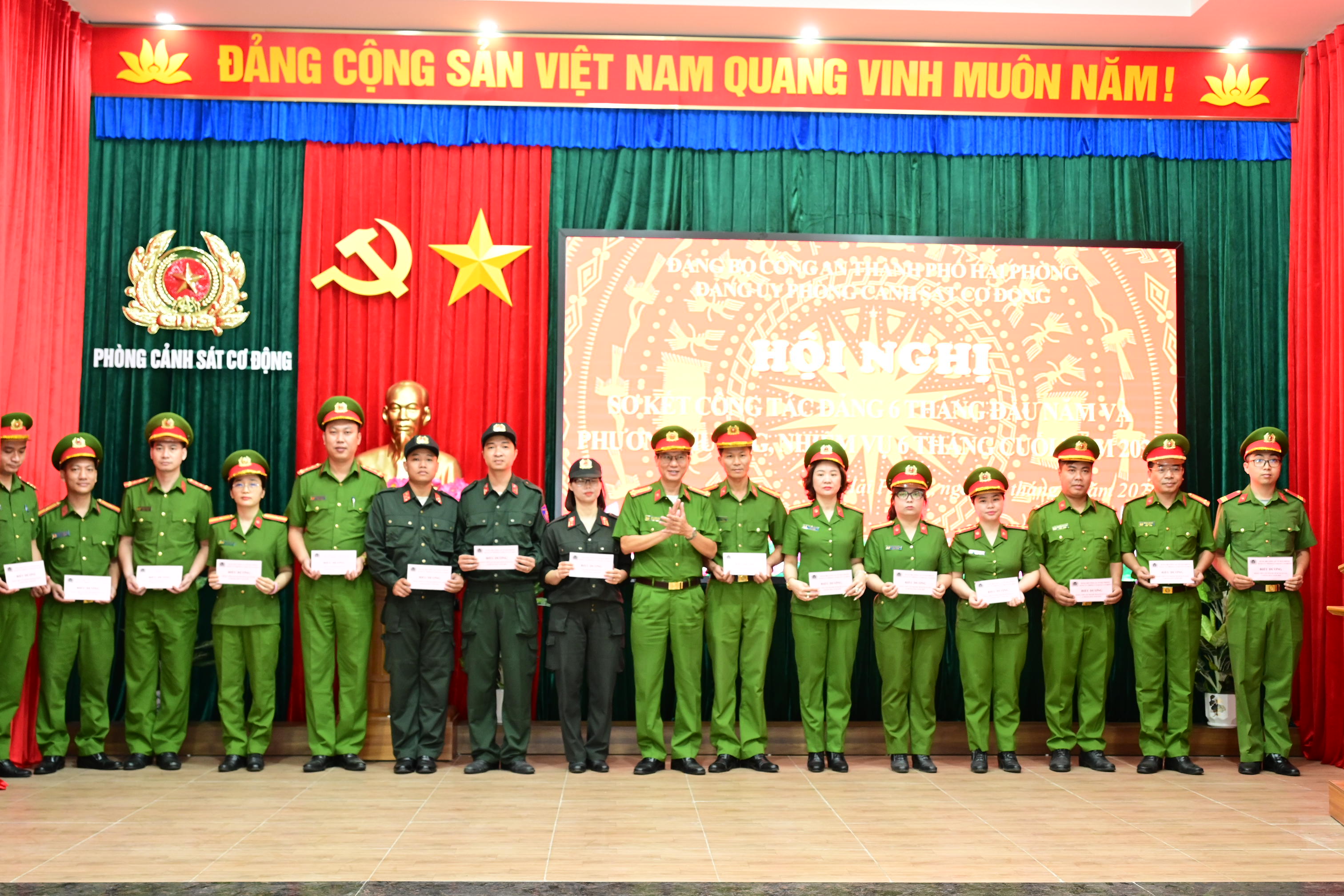Phòng Cảnh sát cơ động: Xây dựng lực lượng Cảnh sát cơ động thật sự trong sạch vững mạnh